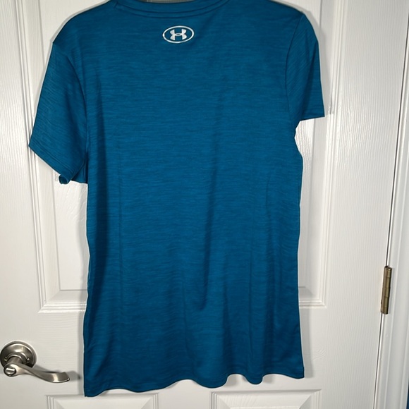 Under Armour, loose heat gear, short sleeve T-shirt, large ￼ - Picture 4 of 5